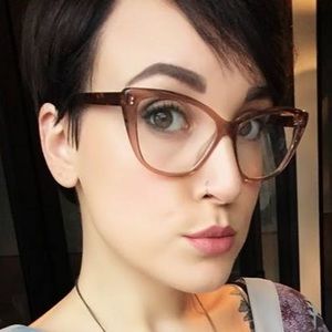 Meet your Posher, Christine